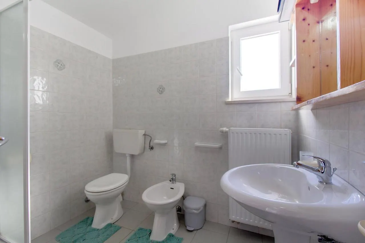 Apartmani Branko Nerezine 0*,